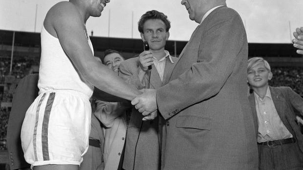 News 4 Tucson >> Jesse Owens 1951 | | tucson.com News 4 Tucson >> Jesse Owens 1951 | | tucson.com