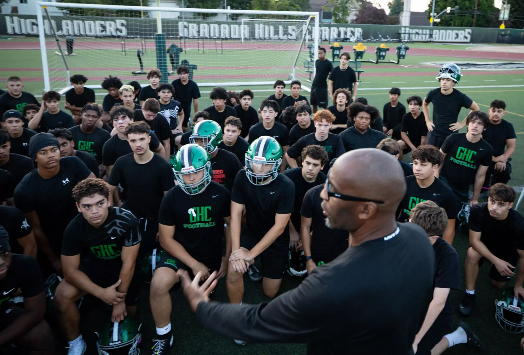 SPORTS-FBH-FBN-EXPLAYER-COACHES-SPORTSPLUS-FILEPIC-4-LA