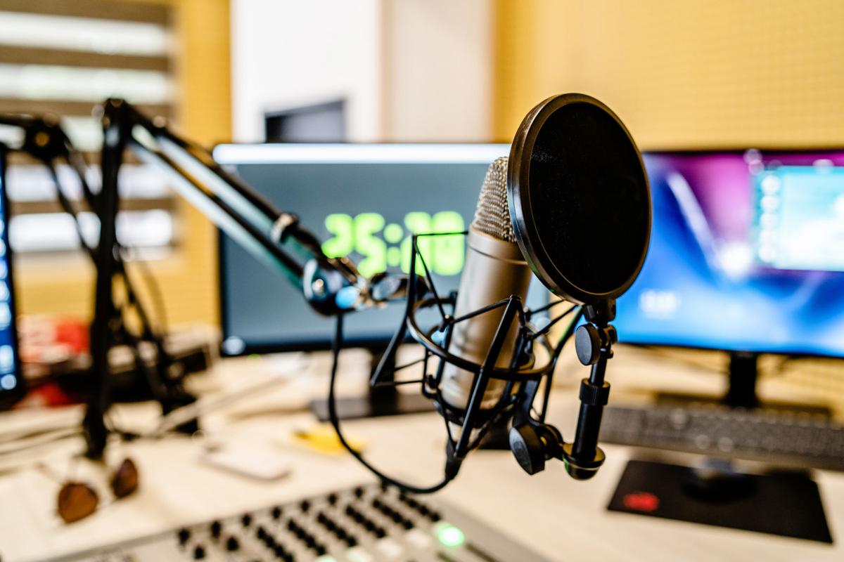 radio station (LE)
