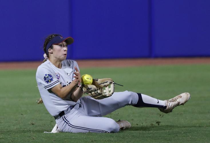 060422-tuc-spt-uasoftball-p1