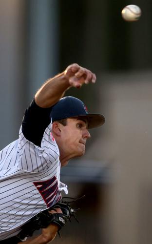 031719-spt-ua baseball-p2.jpg