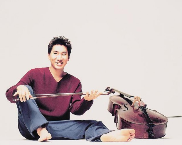 For cellist Lee, music has his full attention on stage  