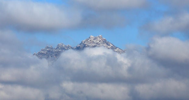 Snow falls in Tucson area