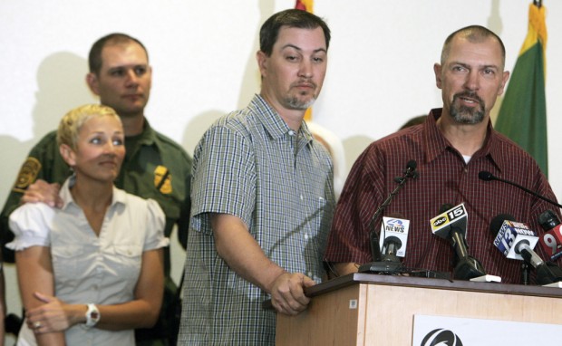 30 relatives of slain border agent travel to AZ to support his family    