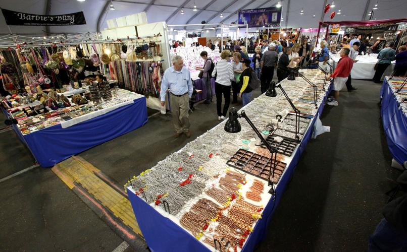 Tucson Gem, Mineral and Fossil Showcase (le)