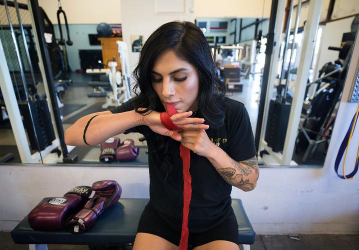 Rosselyn Chavira (le)