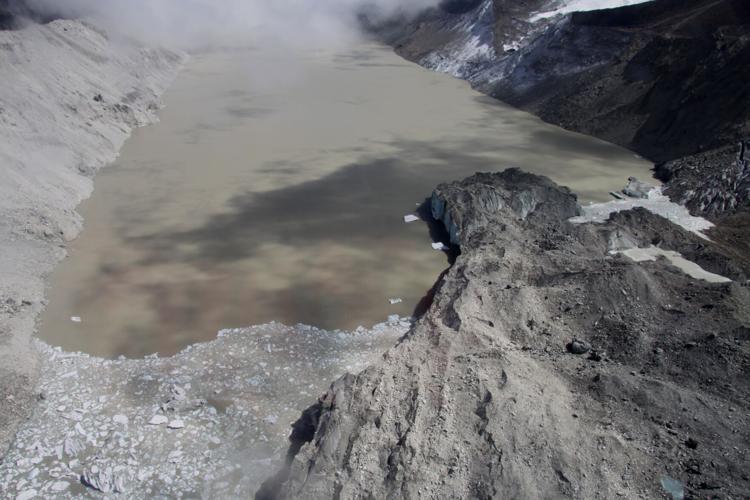 U of A glacier expert stunned by scale of devastation in Nepal