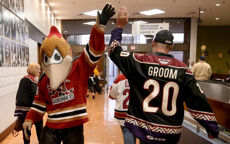 Roadrunners marriage: Dustin Powers and Annie John