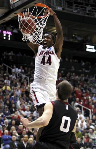 NCAA tournament West Region: No. 6 Arizona 74, No. 14 Harvard 51: Another day at beach    