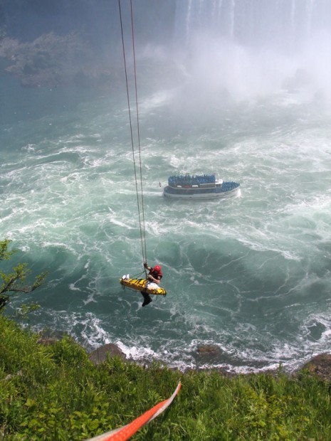 Man survives Niagara Falls plunge