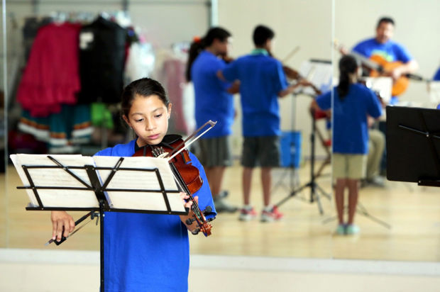 behinD mariachis there's a mentor    