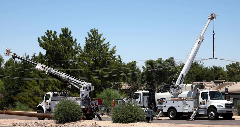 Dry microburst topples power poles, heat settles in ֱ through the weekend