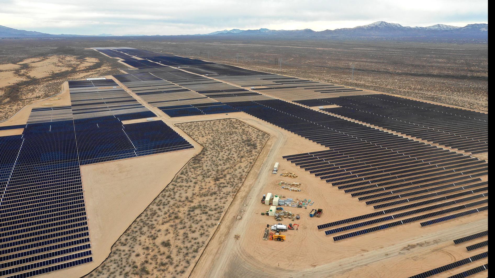 Tucson Electric Power S Biggest Solar Farm Taking Shape South Of The City Business News Tucson Com