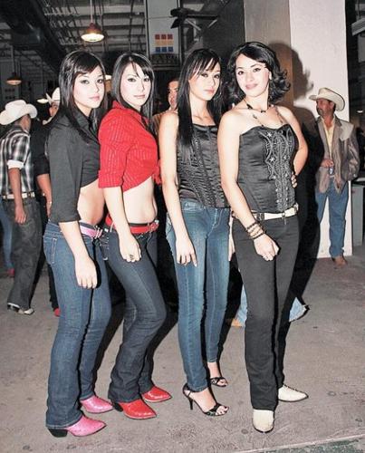 Festejan Thanksgiving Day con bailazo  