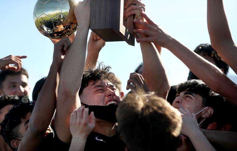 032121-spt-hs soccer salpointe3-p.jpg