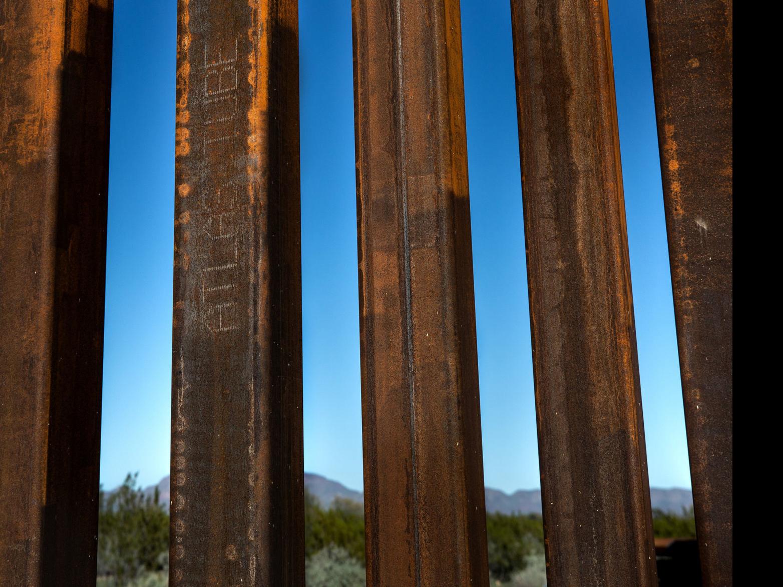 Steel For Border Wall Going Up In Arizona Made By Company With Trump Pac Ties Local News Tucson Com