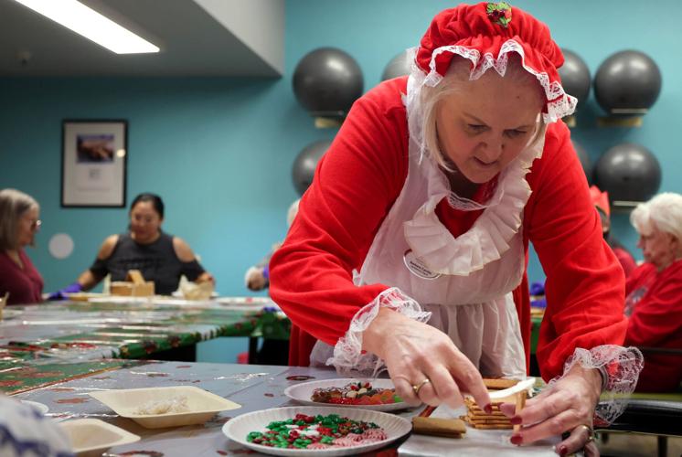 Home sweets home: Tucson seniors build gingerbread abodes