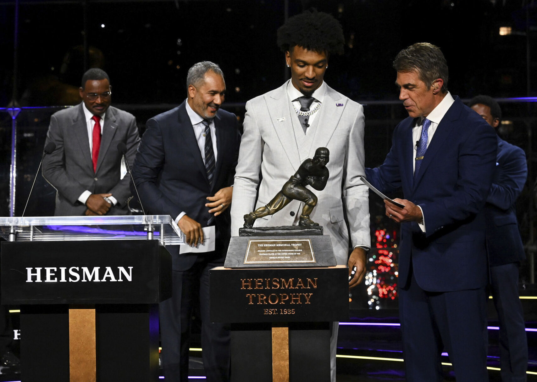 LSU's Jayden Daniels Wins Heisman Trophy | College | Tucson.com