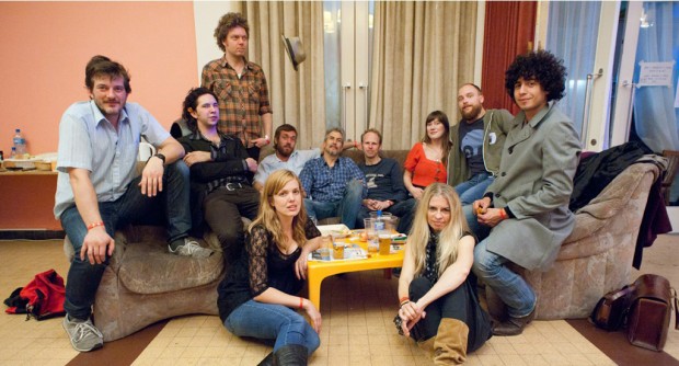 Giant Sand gets noticeably bigger    