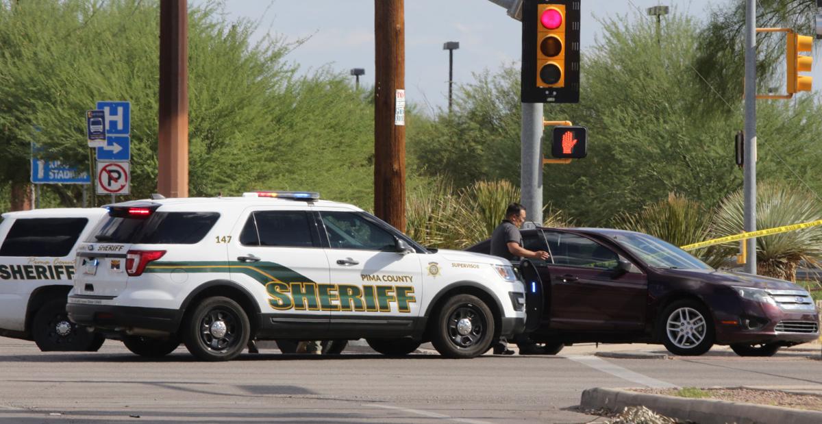 Man killed after shooting deputy in traffic stop on Tucson's south side