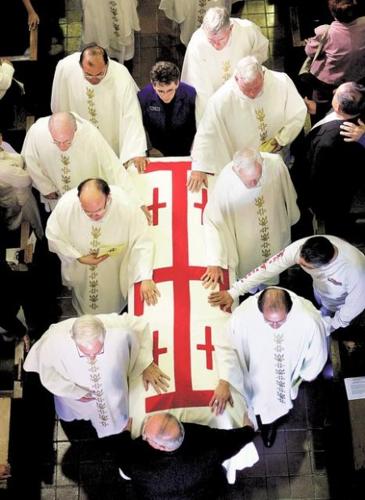 Bishop Moreno's funeral recalls humble, pious man  