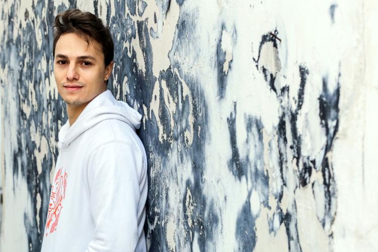 Italian guitar phenom brings unique finger-picking style to ֱ