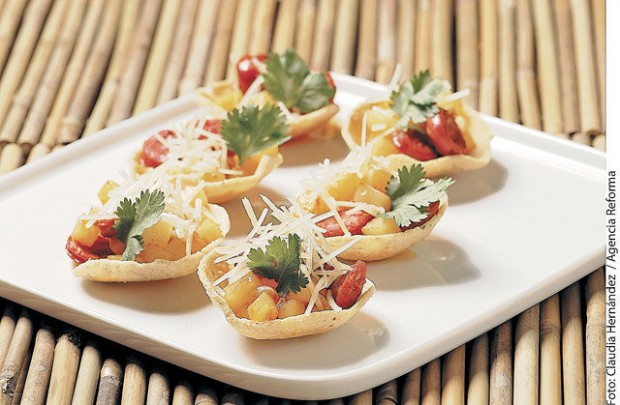 Chalupas de papa y chorizo  