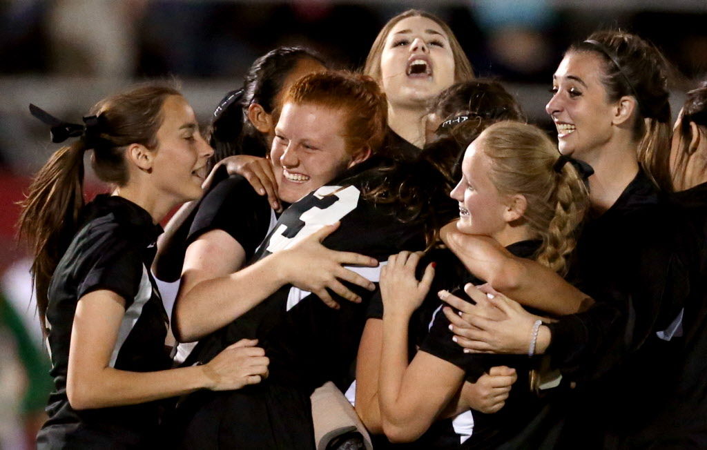 3 Tucson-area girls soccer teams advance to state title matches