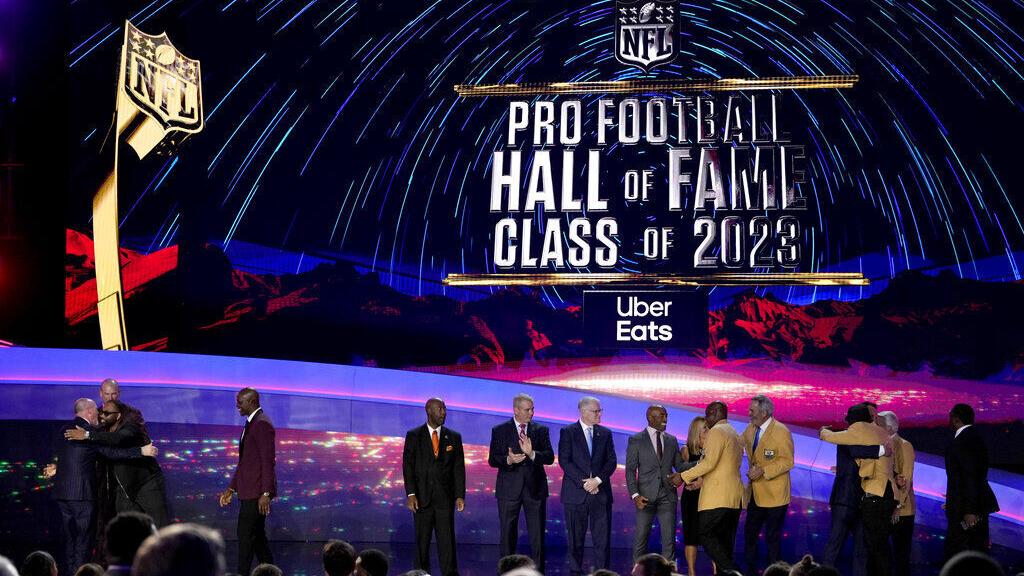 Thomas, Revis headline new Pro Football Hall of Fame class