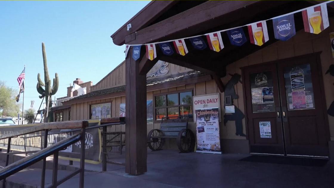 How much should waitstaff make? Voters in Arizona will answer in November