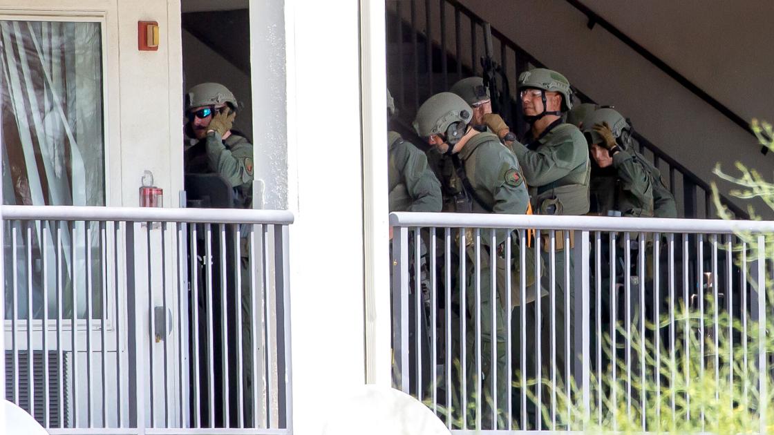 Man barricaded in Tucson motel is linked to killing | Crime and courts Man barricaded in Tucson motel is linked to killing | Crime and courts