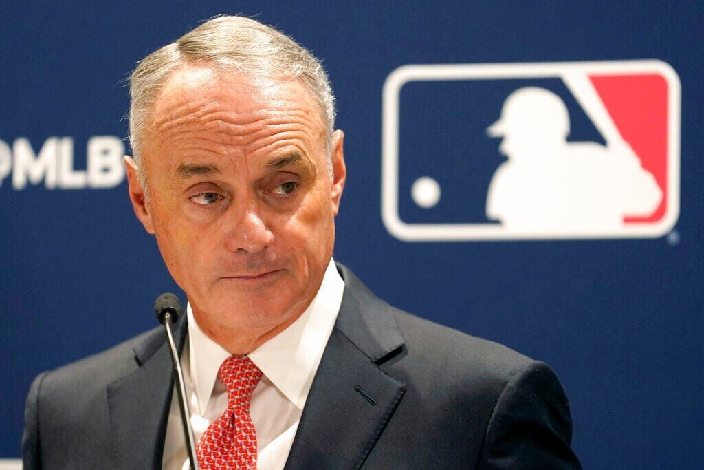 MLB stars hammer Manfred over 'piece of metal' trophy crack