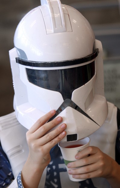'Star Wars' warriors descend on library    