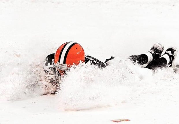 Cleveland Browns move closer to 2007 playoffs on snowy win over Buffalo: 10  wins in 10 days 