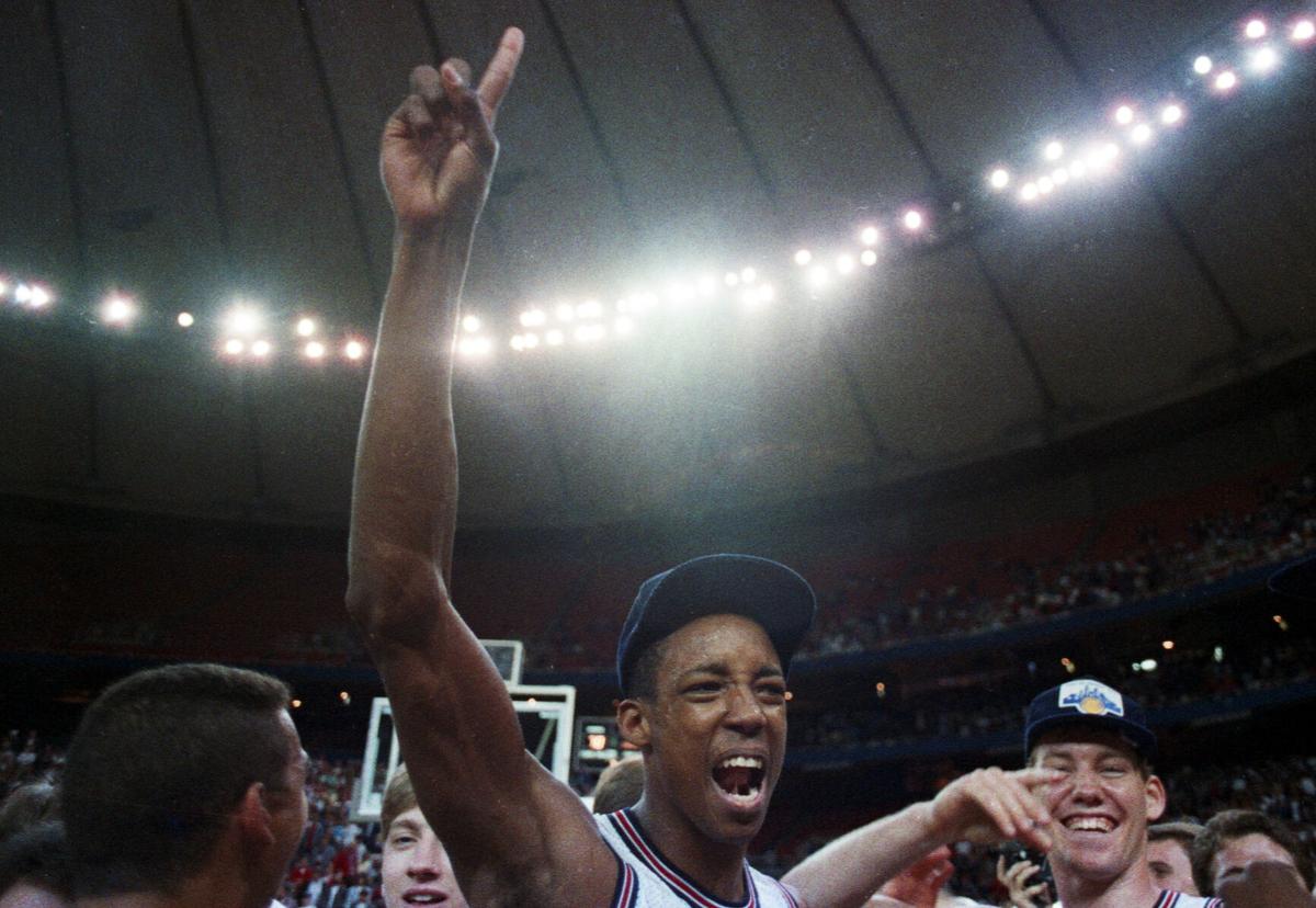 UA great Sean Elliott graduates after more than 30 years, Video