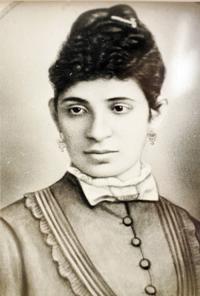 Walking tour honors women of distinction 