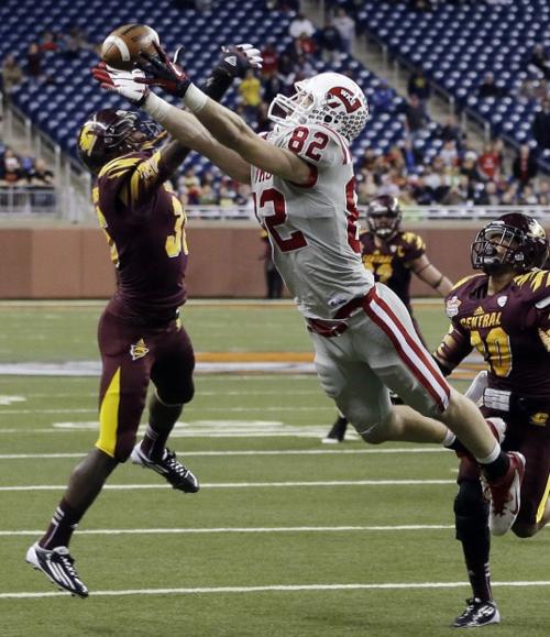 Little Caesars Pizza Bowl: C. Michigan 24, W. Kentucky 21: Hilltoppers gamble late, come up short    