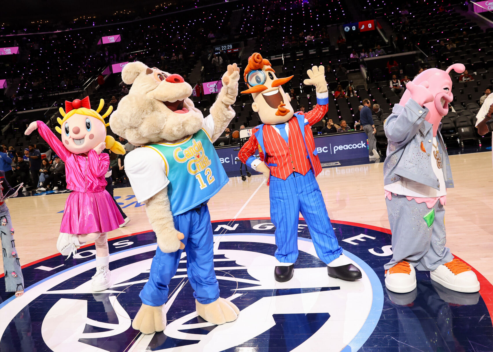 Leveling Up Game Night: Candy Crush Turns LA Clippers Game Into Arena-Wide Takeover With Surprise Anna Faris Reveal