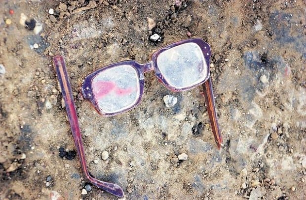 Insurgents rain fire on Marine Humvees  