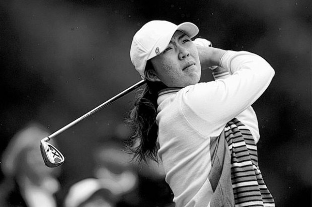 Lee stands up to Ochoa, leads ex-Cat by 2 shots  