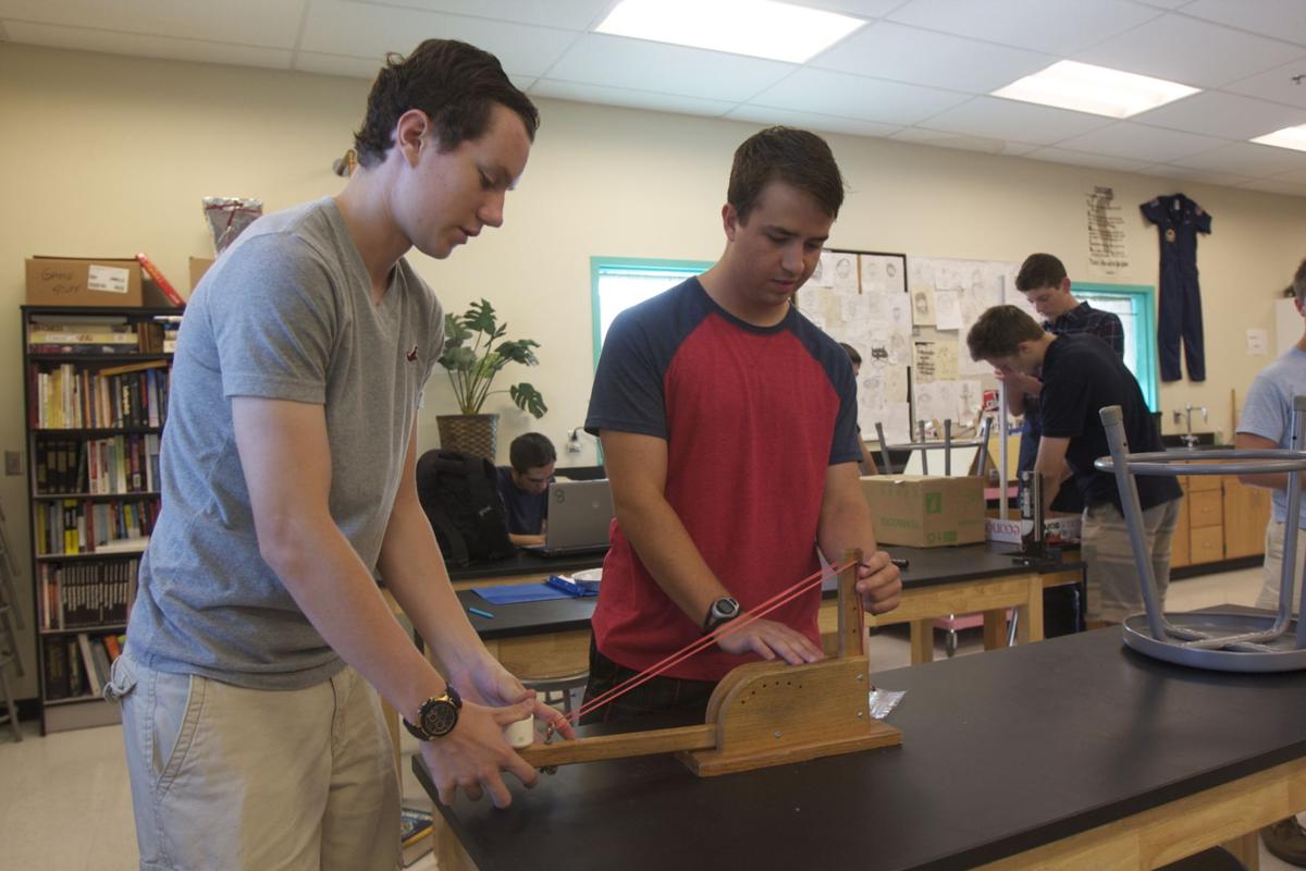 Introductory engineering course gives high school students direction