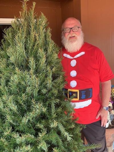 Tucson S Santa Claus Delivers Trees To Families In Need Marana News Tucsonlocalmedia Com