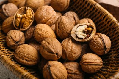 Walnuts are superfoods that lower blood pressure