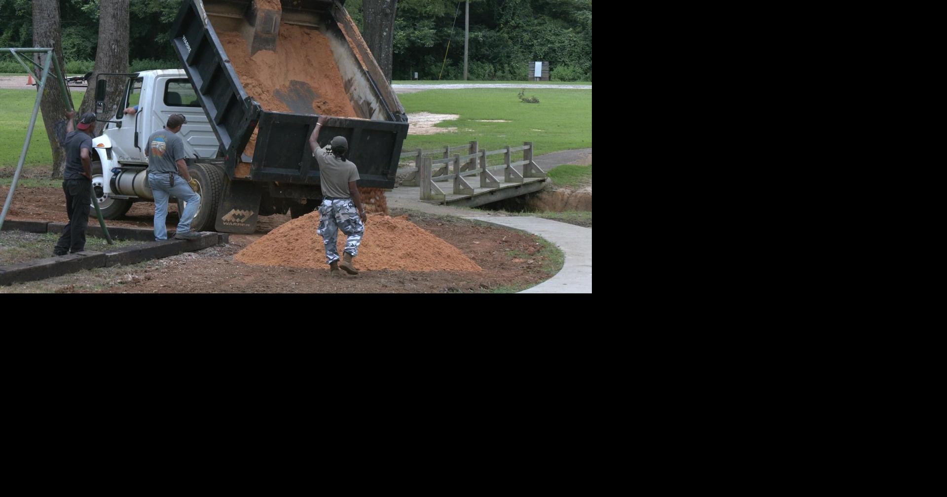 Volunteers in Union Mississippi help clean up city park