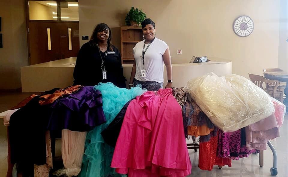 THIS WEEKEND: Prom closet open to Coast teens looking for the