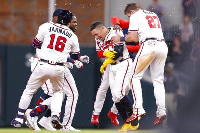 William Contreras scores on error, 08/06/2023