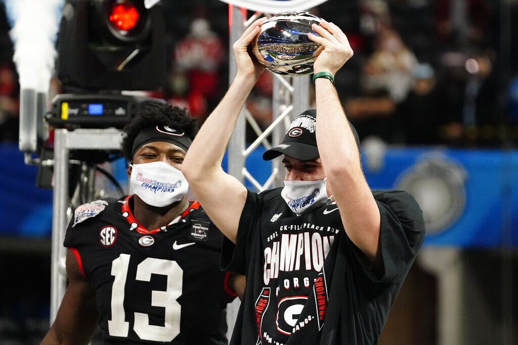 Georgia vs. Cincinnati score: No. 9 Bulldogs pull off comeback win over No.  8 Bearcats in Peach Bowl 