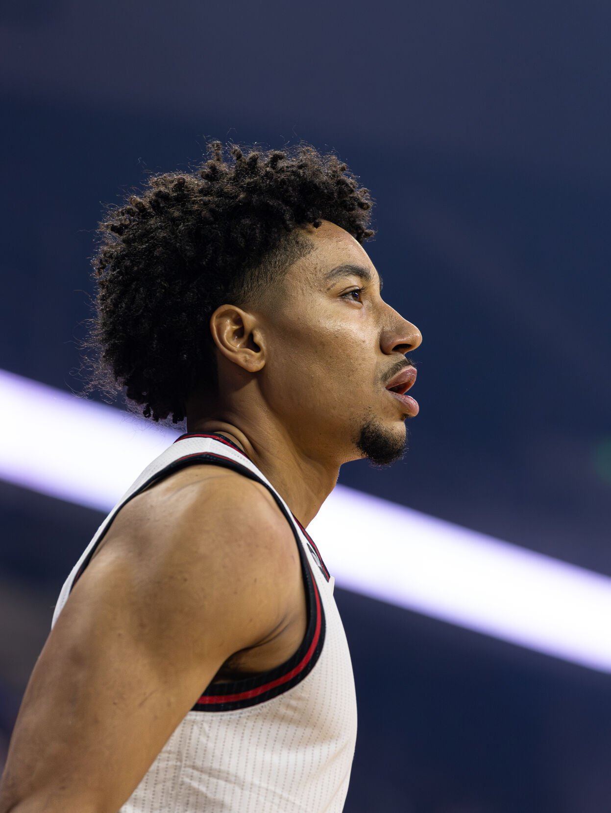 Waddles perfect from three as Omaha MBB completes season sweep of Denver