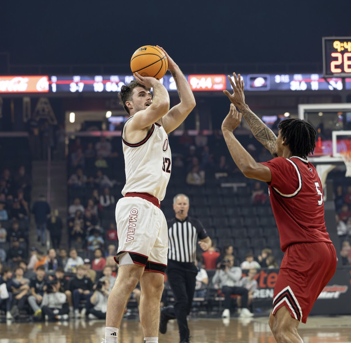 Osburn surpasses 1,000 career points in Omaha MBB’s win over North Dakota