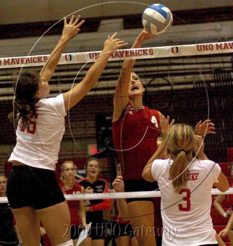 Mavs sweep Volleyball Classic, Myers honored again | Archives ...
